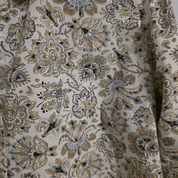 ✨ CWC Floral Button-Up Blouse – Size Large ✨ - Picture 6 of 10